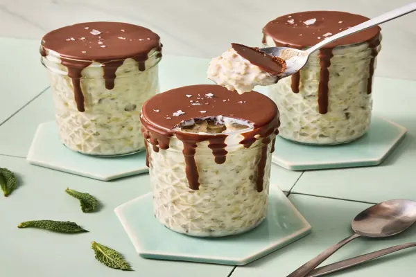 York Peppermint Pattie Inspired Overnight Oats