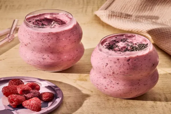 Raspberry Peach Chia Seed Smoothie