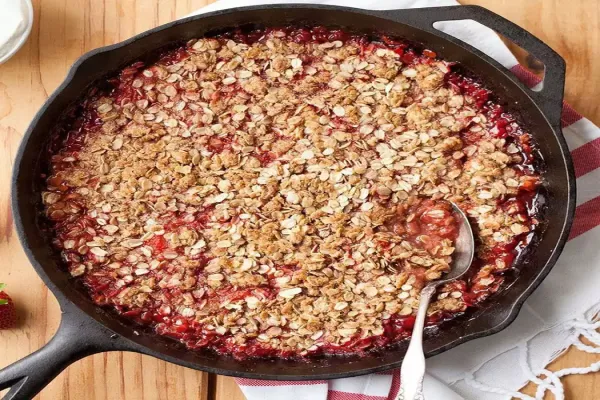 Skillet Strawberry Rhubarb Crisp