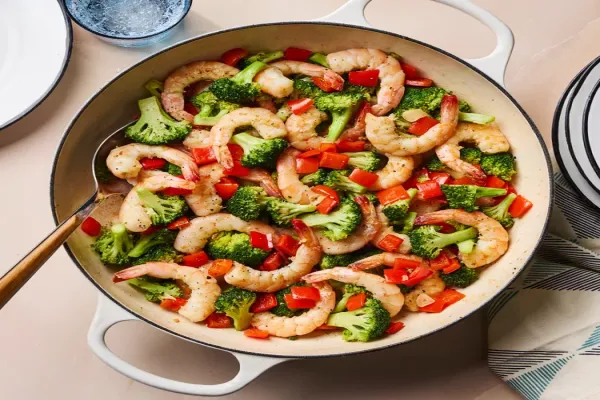One Pot Garlicky Shrimp & Broccoli