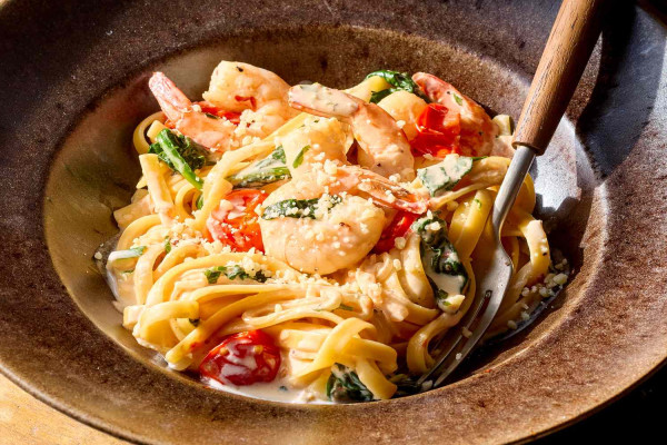 Fettuccine with Shrimp, Tomatoes, and Spinach Cream Sauce