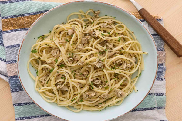 Linguini with White Clam Sauce