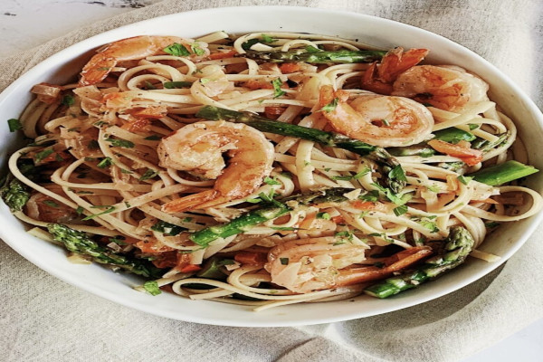 Shrimp and Asparagus Fettuccine